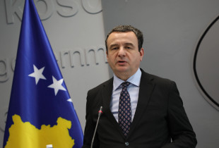 Albin Kurti në konferencë për media