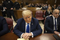 Donald Trump ne sallen e gjyqit