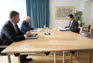 Albin Kurti me Josep Borrell e Miroslav Lajçak