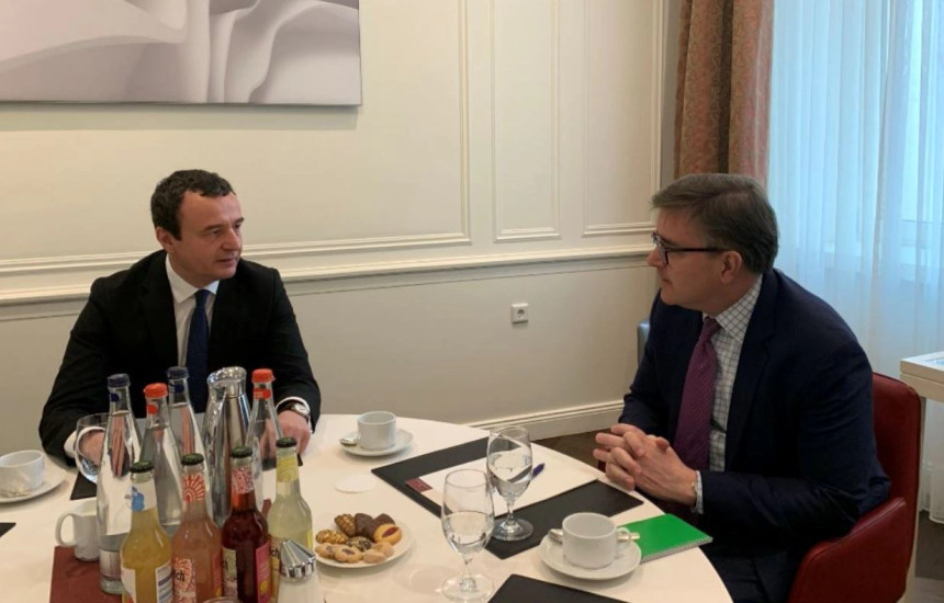 James O'Brien dhe Albin Kurti