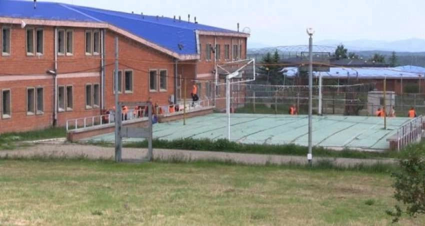 Aktakuzë ndaj një zyrtari korrektues dhe dy të tjerëve për