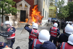Protesta Tirane