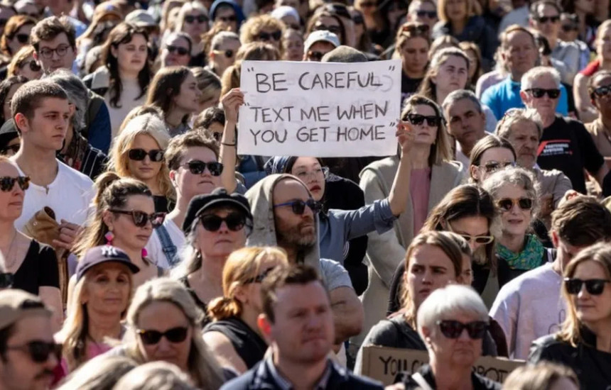 Protesta kunder dhunes ndaj grave