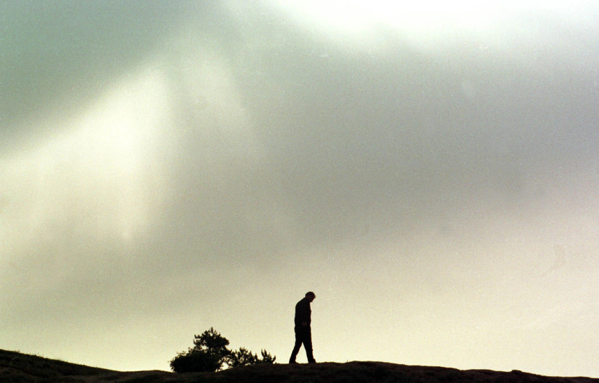 Refugjat shqiptar nga Kosova në mëngjesin e të martës së 18 majit të vitit 1999 në kampin e refugjatëve në Stenkovec (Foto: Associated Press)