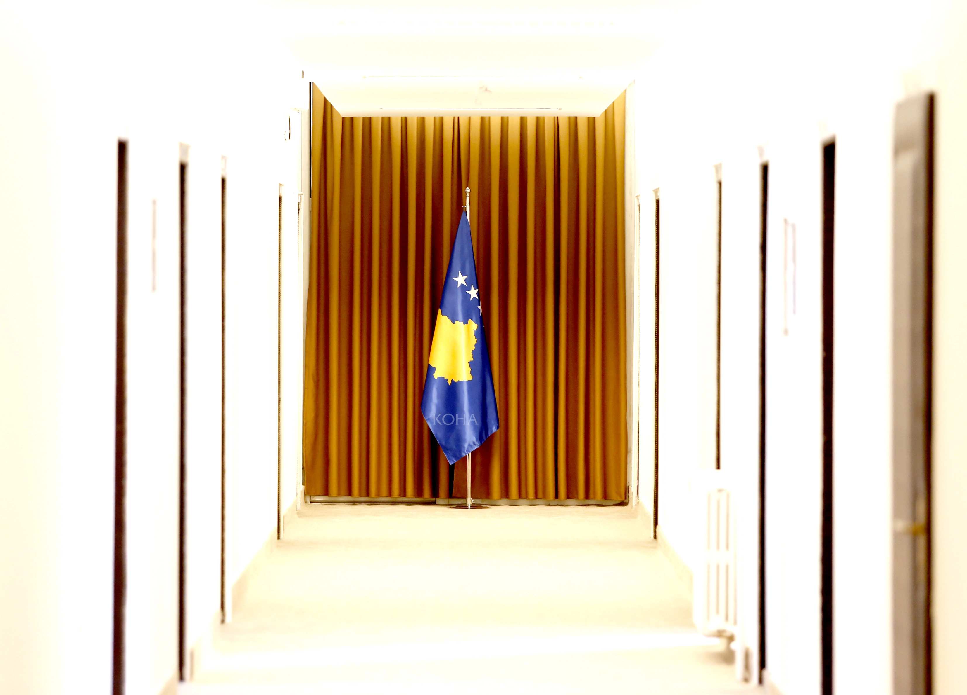 Republika, Flamuri i kosoves - kosova - qeveria - presidenca - diplomacia - burokracia