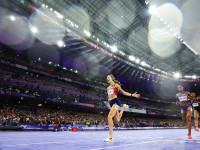 Atletja holandeze Femke Bol pasi kaloi vijën e finishit