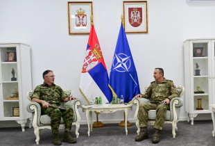 Komandanti i misionit të NATO-s në Kosovë, KFOR, Oezkan Ulutash me shefin e Shtabit të Përgjithshëm të Forcave të Armatosura të Serbisë, Millan Mojsilloviq