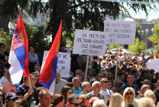 Protesta e serbeve ne veri