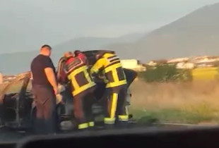 Veturë e djegur