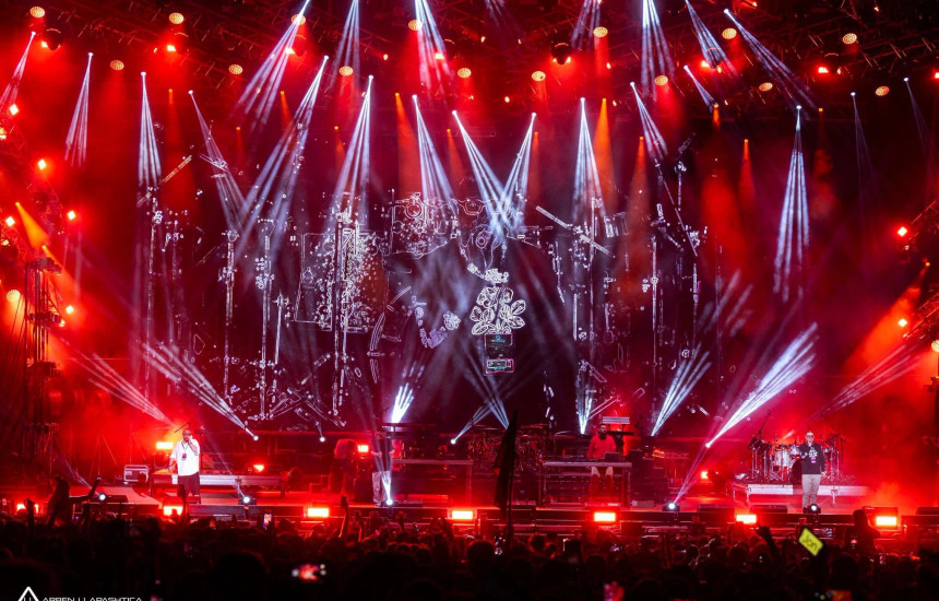Pas traumës së kohës së luftës, shteti më i ri i Evropës ka zhvilluar një ndikim të jashtëzakonshëm muzikor që mbushi festivalin “Sunny Hill” të këtij viti në Prishtinë. Çfarë e nxit tërë këtë sukses të muzikës pop aty? (Foto: Arben Llapashtica)
