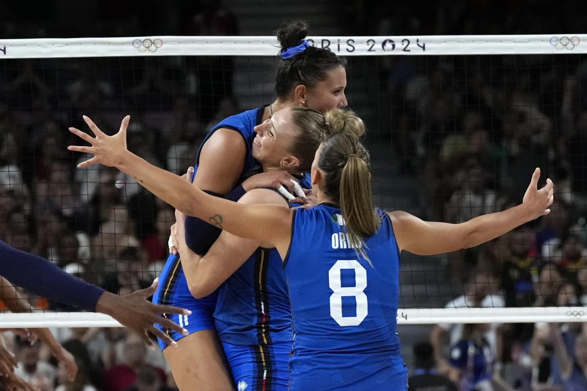 Joueurs italiens de volley-ball, champions olympiques - KOHA.net