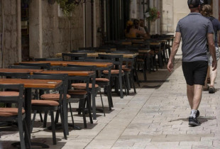 terasat e zbrazta te restoranteve ne Split