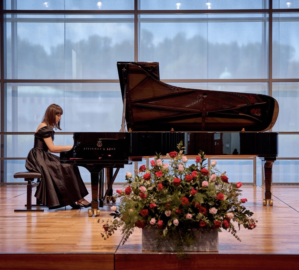 Pianistja Denita Dedushaj duke interpretuar në sallën “Solitär” të universitetit të muzikës dhe arteve dramatike, “Mozarteum” në Salzburg