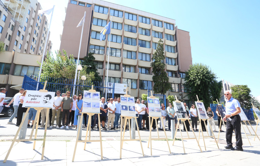 Konferenca e Lëvizjes Vetëvendosje për rastin e Astrit Deharit