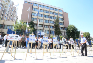 Konferenca e Lëvizjes Vetëvendosje për rastin e Astrit Deharit
