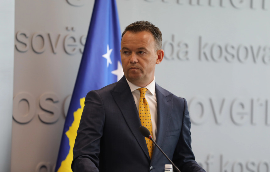 Ministri Faton Peci ne konference per media pas mbledhjes se Qeverise