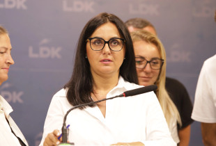 Drejtoresha e Arsimit në Komunën e Prishtinës, Jehona Lushaku-Sadriu / Foto: Alban Bujari - KOHA