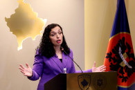 Vjosa Osmani në konferencë për shtyp
