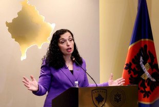 Vjosa Osmani në konferencë për shtyp