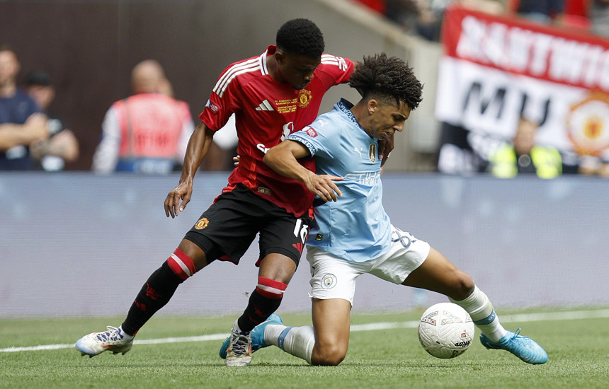 Rico Lewis ne ndeshjen e Superkupes se Anglise mes Manchester Cityt dhe Manchester Unitedit