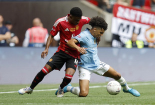 Rico Lewis ne ndeshjen e Superkupes se Anglise mes Manchester Cityt dhe Manchester Unitedit