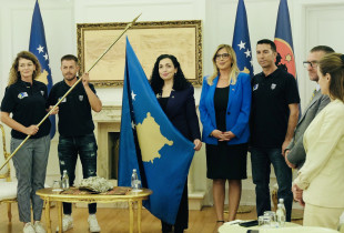 Grevist Bytyqi - flamuri i Kosoves