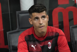 Alvaro Morata me fanelle te Milanit