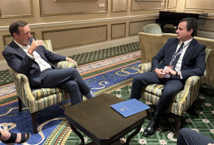 Albin Kurti me senatorin Chris Murphy ne Chicago