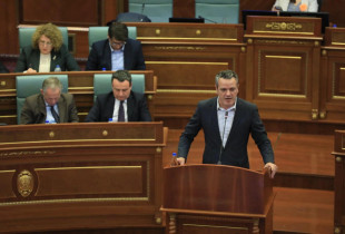 Shefi i Grupit Parlamentar të Lidhjes Demokratike të Kosovës, Arben Gashi