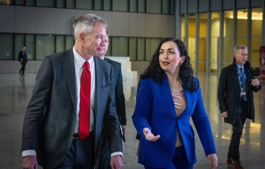 Ndihmëssekretari i NATO-s, Tom Goffus me presidenten Vjosa Osmani