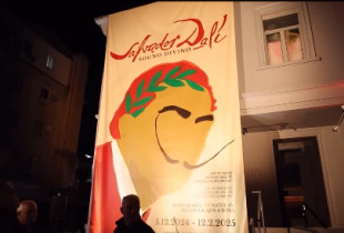 Njëqind ilustrime të artistit të madh Salvador Dali janë ekspozuar në galerinë “Naan” në Tiranë. Është e para ekspozitë në Shqipëri me veprat e maestros së surealizmit