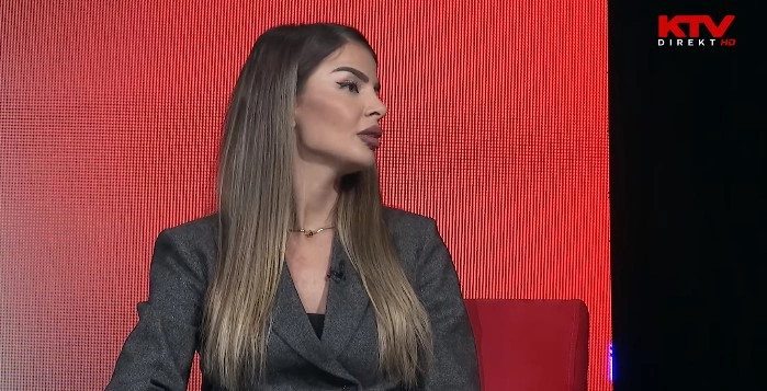 Albesa Humolli ne "Tempus"