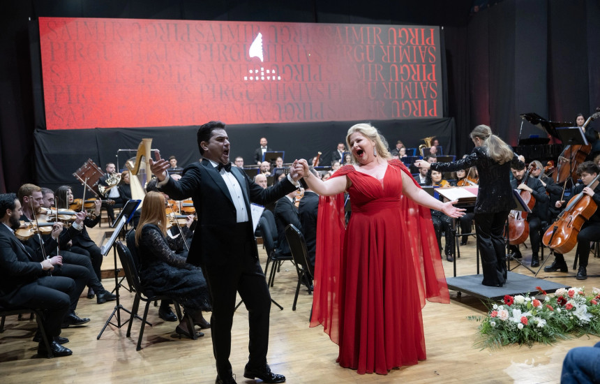 Saimir Pirgu e Marigona Qerkezi