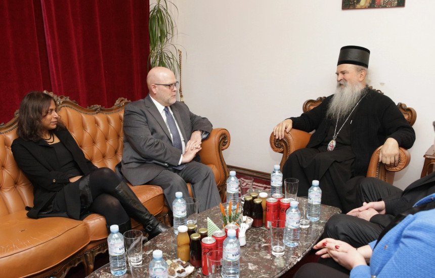 Ambasadori i Shteteve të Bashkuara të Amerikës në Kosovë, Jeffrey Hovenier, ka zhvilluar takim lamtumire me kryepeshkopin Teodosije të Kishës Ortodokse Serbe