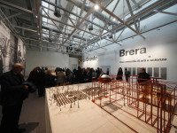 Vizitorët në një sallë të muzeut “Brera Modern” në Milano, të shtunën më 7 dhjetor 2024 (Foto: AP)