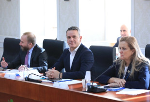 Abelard Tahiri, Arben Gashi dhe Time Kadrijaj ne mbledhjen e Kryesise se Kuvendit (Foto: Driton Paçarada)