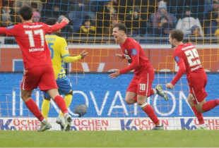 Fisnik Asllani