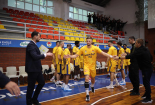 Golden Eagle Ylli basketboll