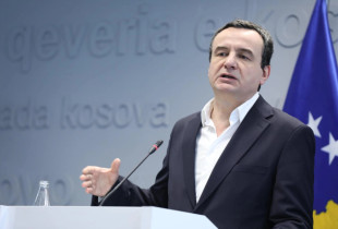 Albin Kurti ne konference per media (Foto: Driton Paçarada)