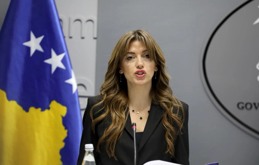 Albulena Haxhiu - ministrja e Drejtesise gjate konferences per media