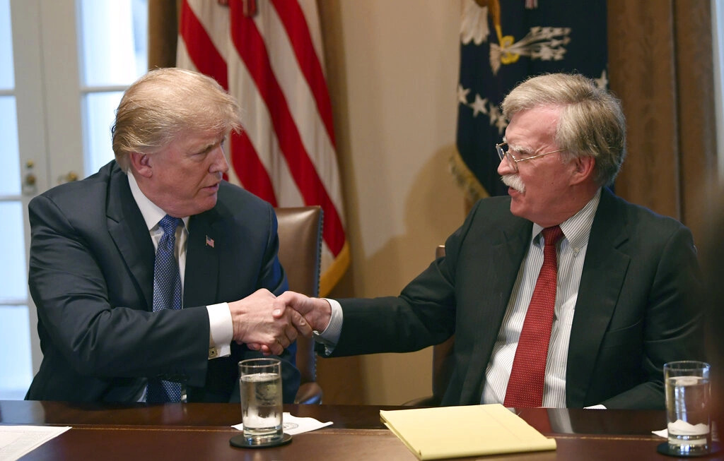 Bolton deklarohet i pafajshëm për akuzat për shpërndarje të informacionit të klasifikuar