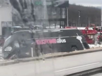 Rrokullisja e autobusit te “Kroi i Mbretit”, 22 udhëtarë morën trajtim në QKUK