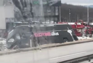 Rrokullisja e autobusit te “Kroi i Mbretit”, 22 udhëtarë morën trajtim në QKUK