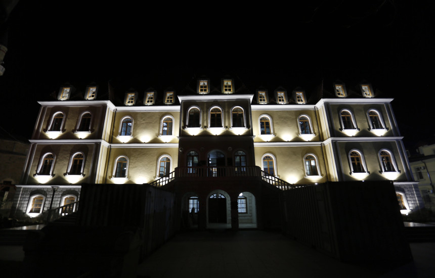 Në fund të shtatorit Muzeu Kombëtar i Kosovës ishte mbyllur, të paktën për 18 muaj, shkaku i restaurimit. Menjëherë pas ka filluar puna në depon e institucionit ku mbahej thesari i luajtshëm i trashëgimisë kulturore