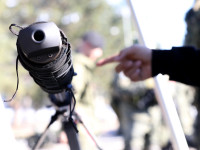 E refuzoj aktin e aplaudimit të diçkaje që nuk përfaqëson botëkuptimet, idealet dhe synimet e mia si artist –  dhe si njeri. Armët i refuzoj dhe i përbuzi (Foto: Alban Bujari)