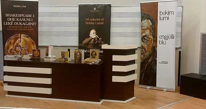 “U artësofshi!”, është thirrja e kumbueshme e Lumit artist. Këtë thirrje, në formë klithjeje e urate, njëkohësisht, e ndiejmë edhe ne sot