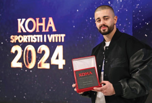 Edon Zhegrova me cmimin e Grupit KOHA