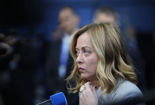 Kryeministrja italiane, Giorgia Meloni, ka punuar për të larguar frikën rreth rrënjëve post-fashiste të partisë së saj (Foto: AP)