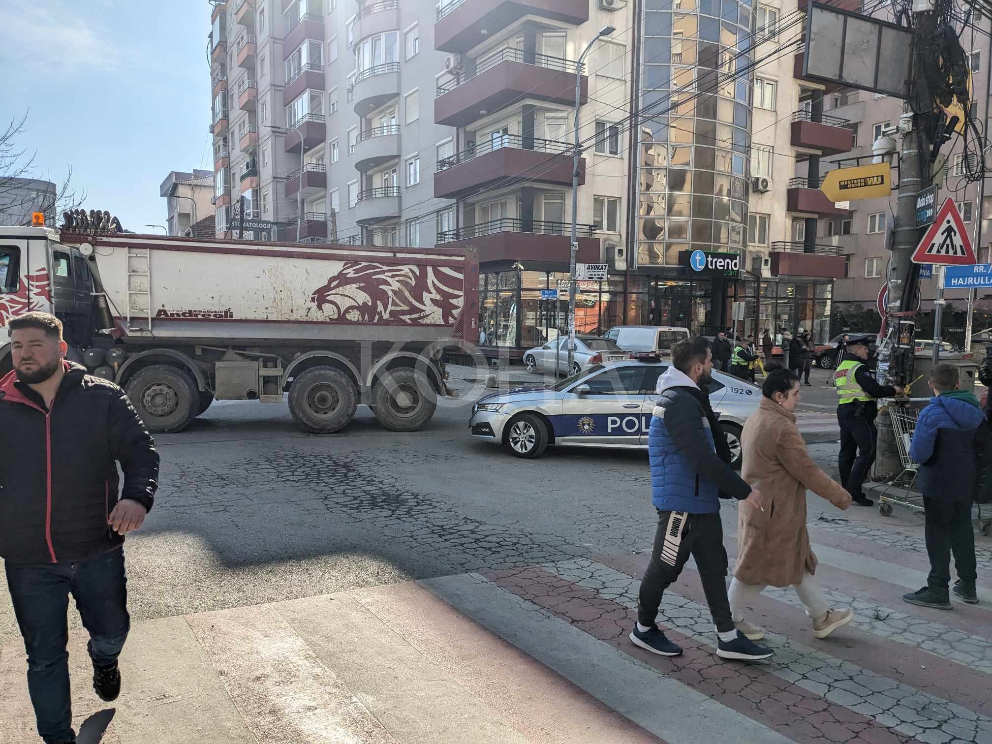 Kamioni godet për vdekje këmbësoren në Fushë-Kosovë