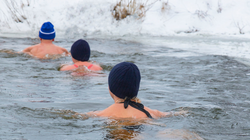 Schwimmen im Winter stärkt die Immunität, aber wie man mit der Kälte umgeht